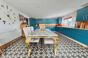 Kitchen/Breakfast Room- click for photo gallery